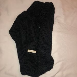 Knitted Black Scarf